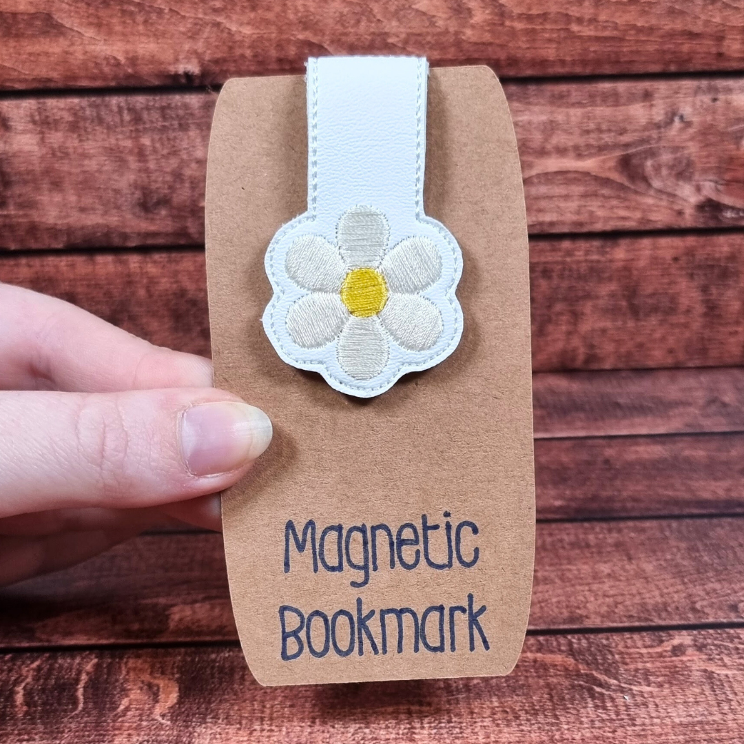 Pale Daisy | Magnetic Bookmark