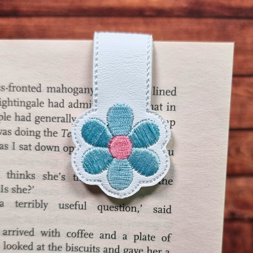 Blue Daisy | Magnetic Bookmark