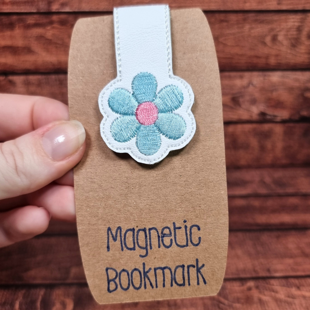 Blue Daisy | Magnetic Bookmark