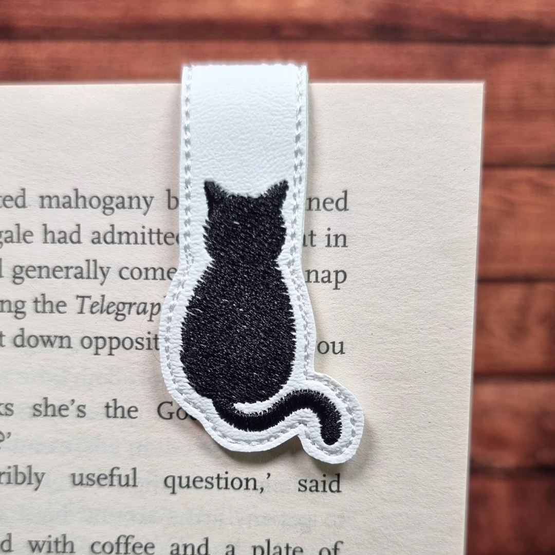 Black Cat | Magnetic Bookmark