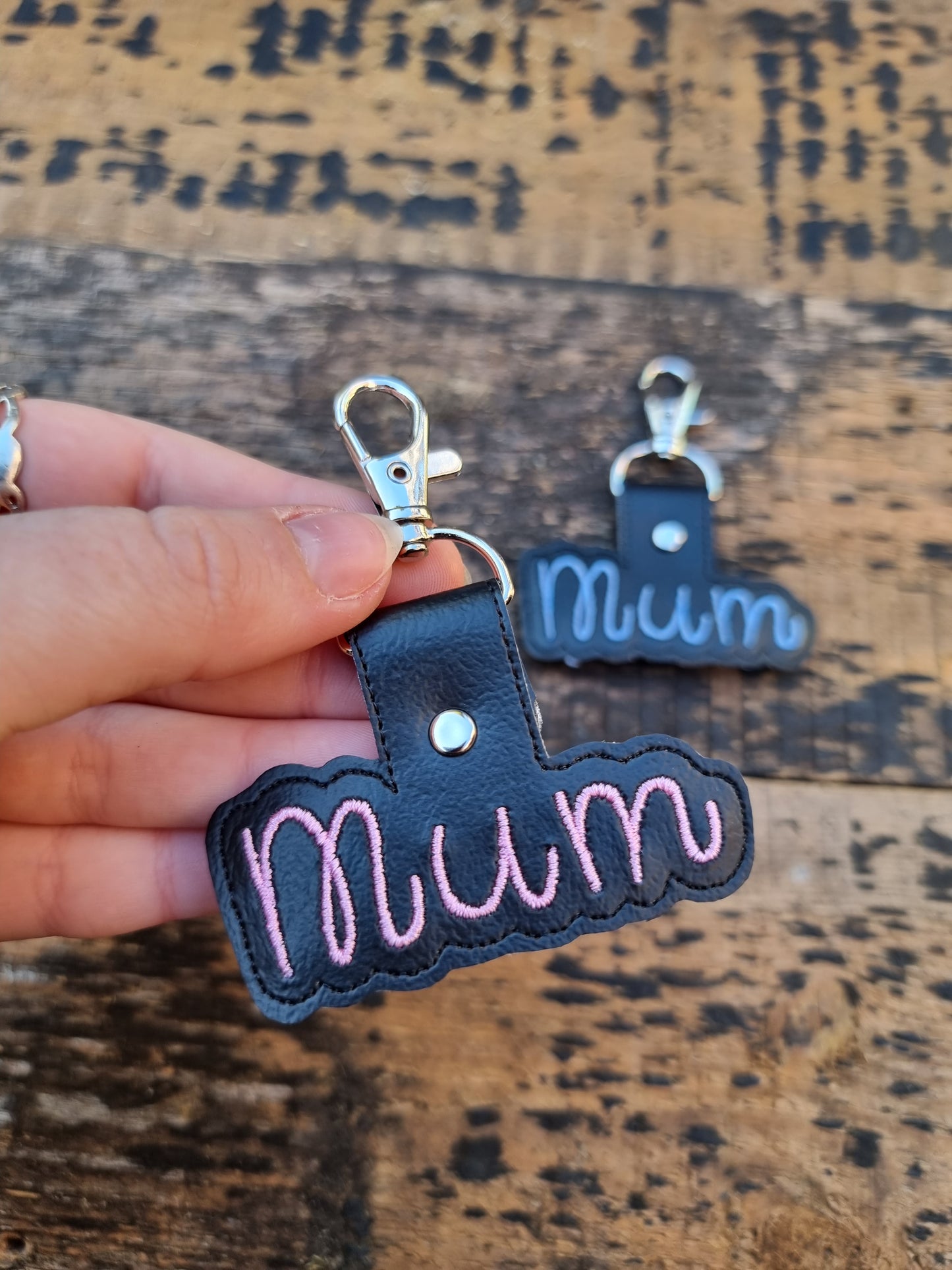 Mum | Embroidered Keychain