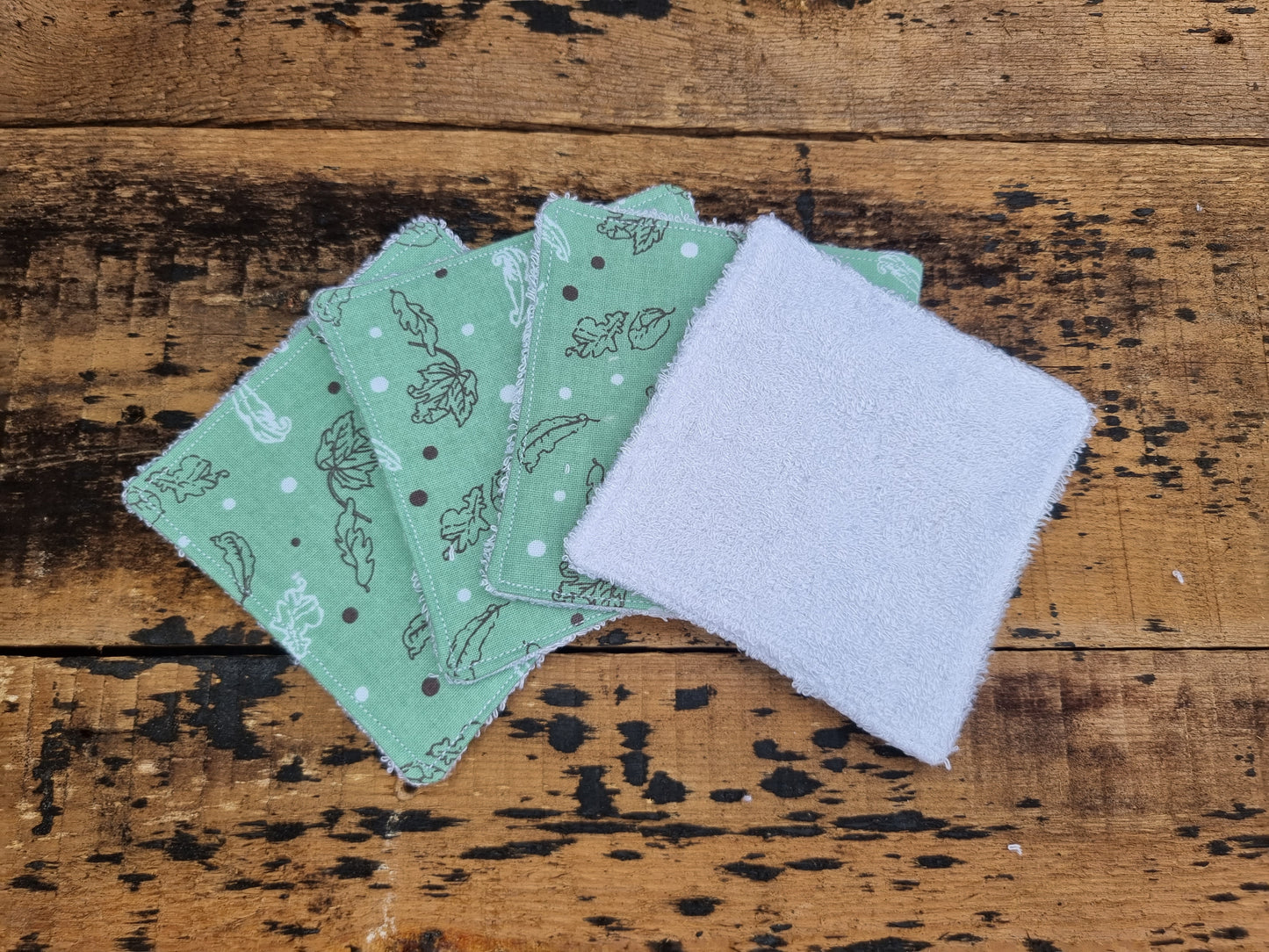 Green Leaves Outlines Reusable Bamboo Wipes