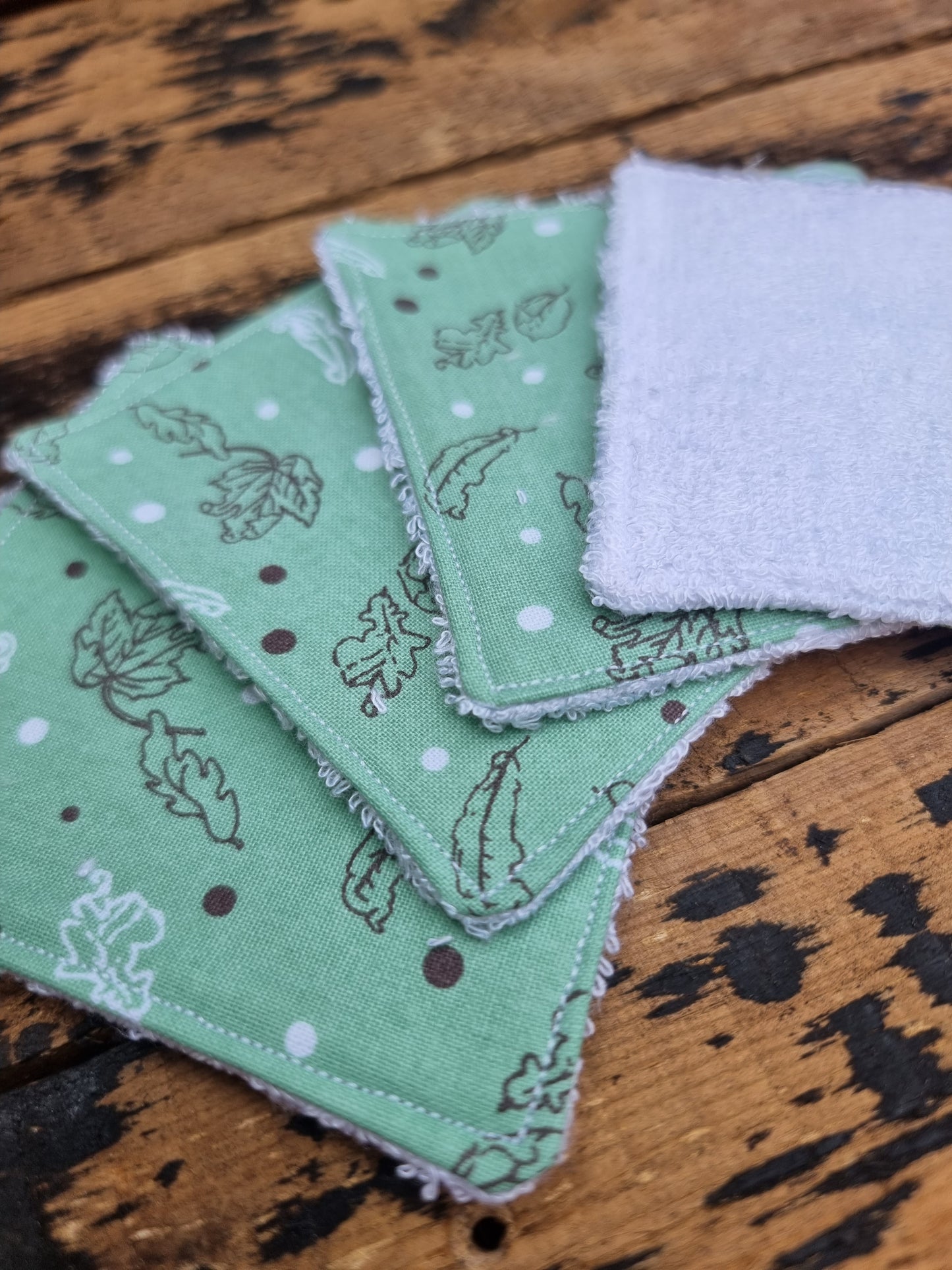 Green Leaves Outlines Reusable Bamboo Wipes