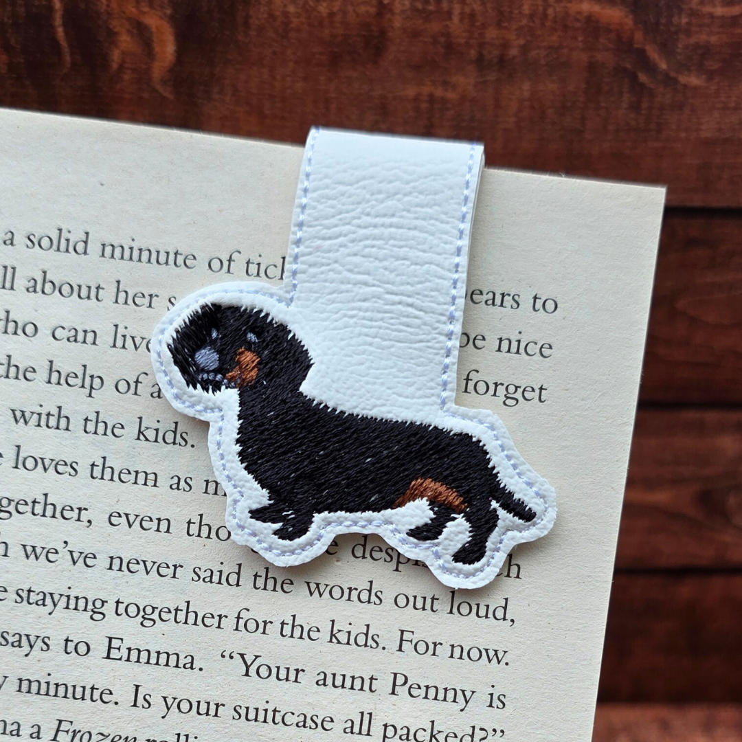 Black Dachshund | Magnetic Bookmark