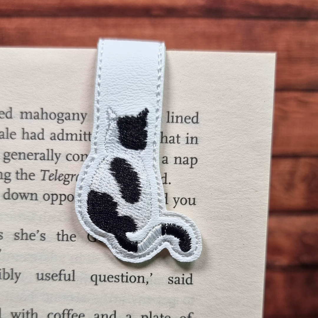 Black and White Cat | Magnetic Bookmark