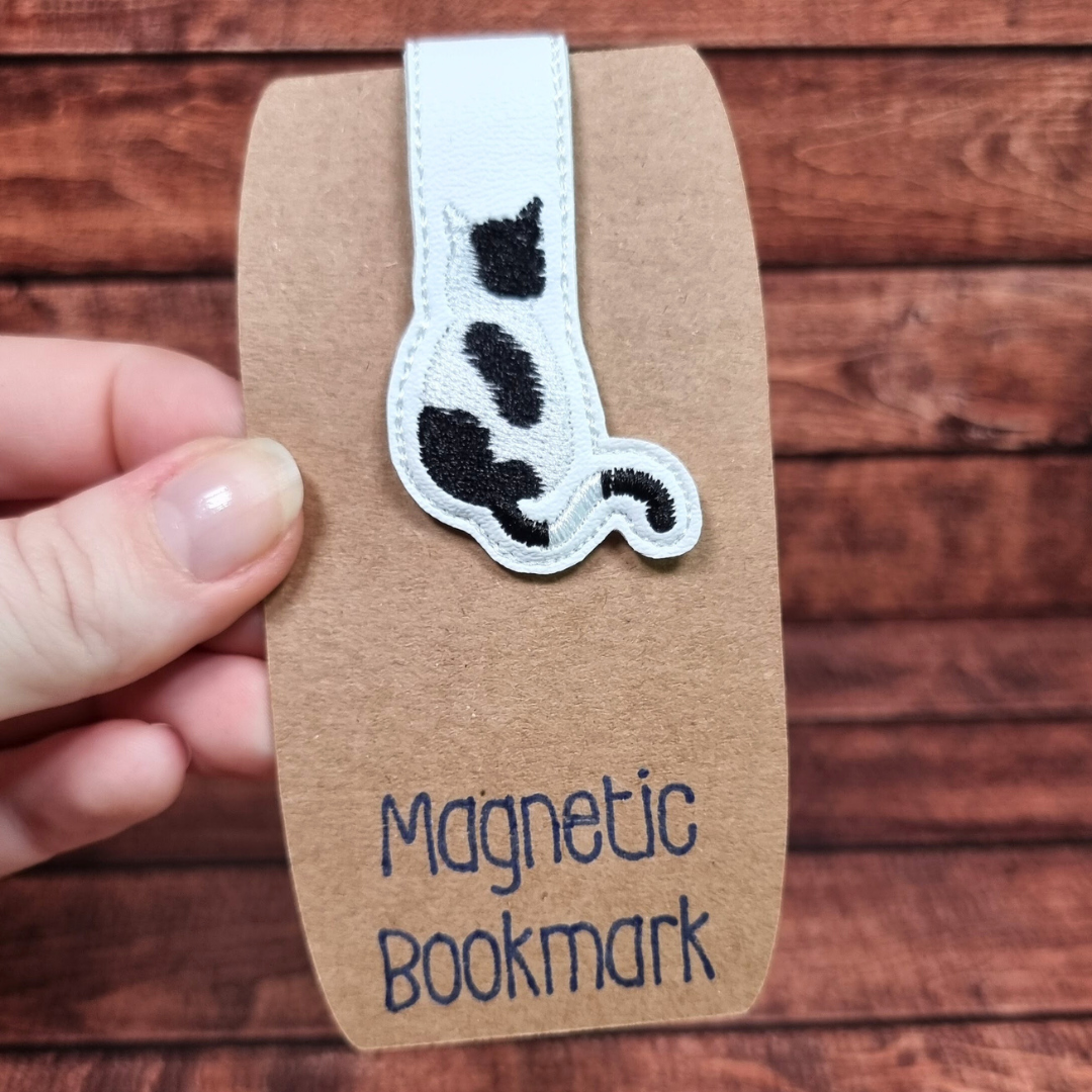 Black and White Cat | Magnetic Bookmark