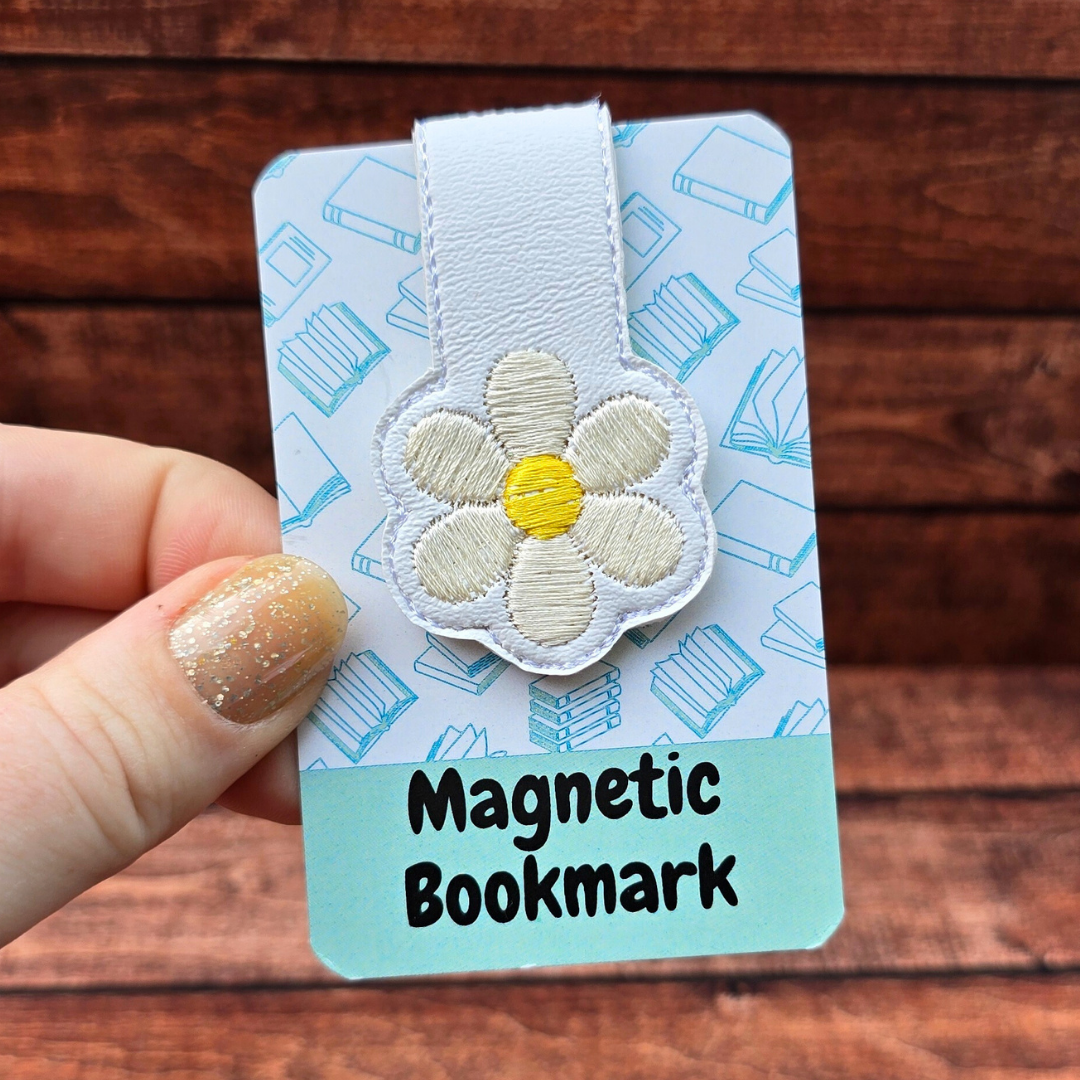 Pale Daisy | Magnetic Bookmark