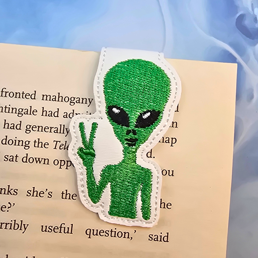 Alien | Magnetic Bookmark