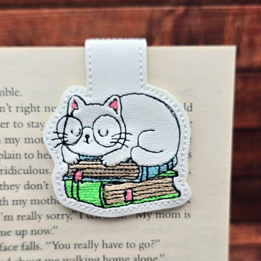 Bookish Cat | Magnetic Bookmark