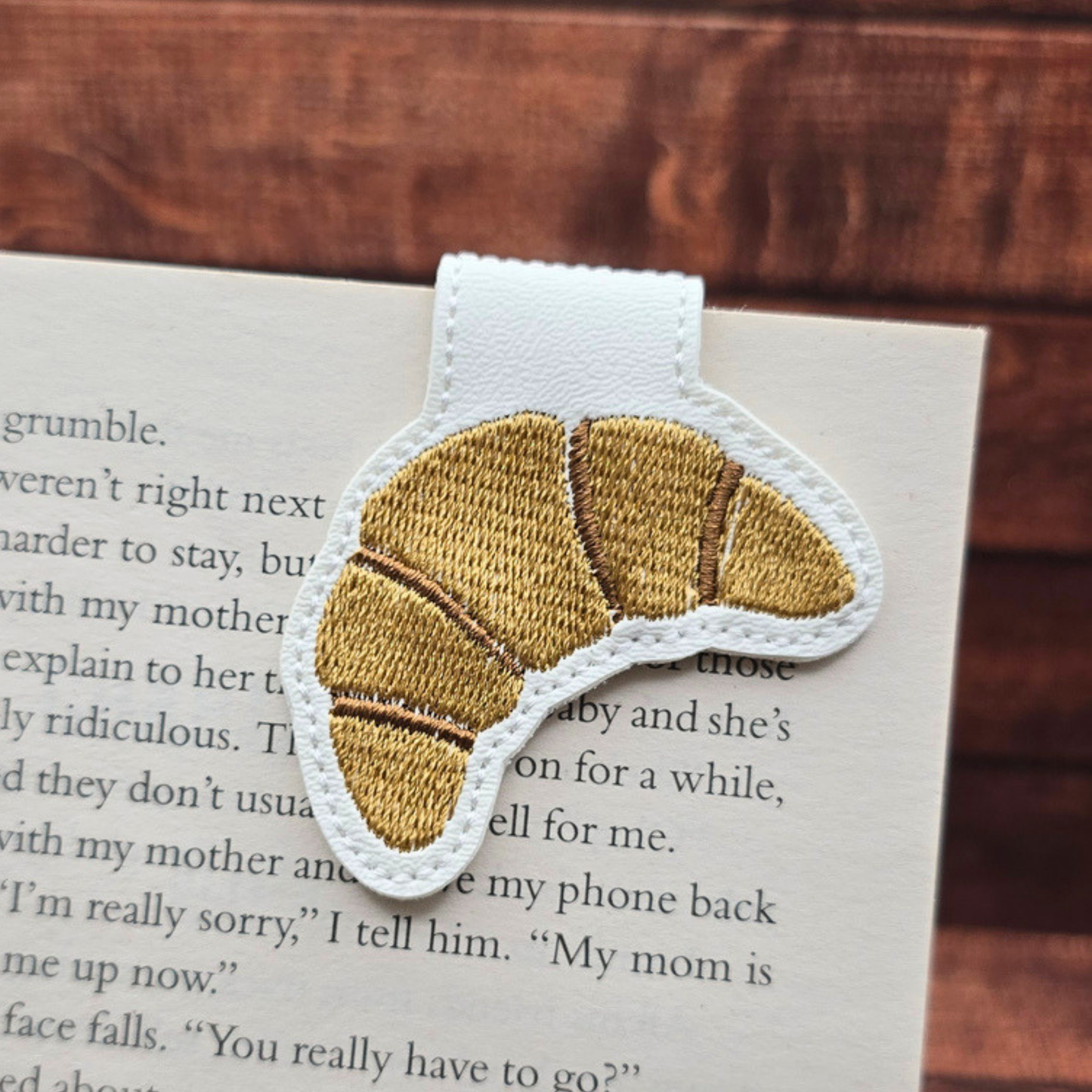 Croissant | Magnetic Bookmark