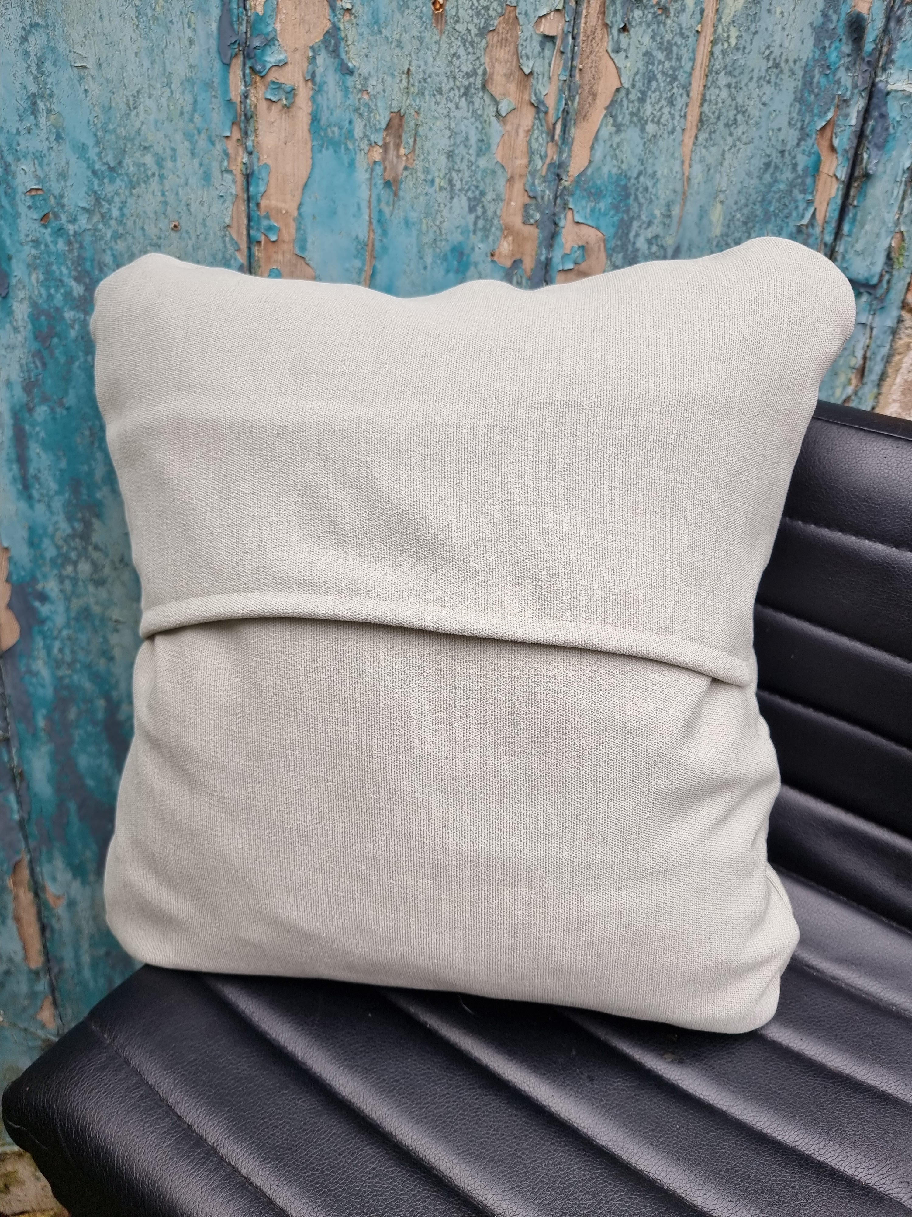 Family lumbar outlet pillow