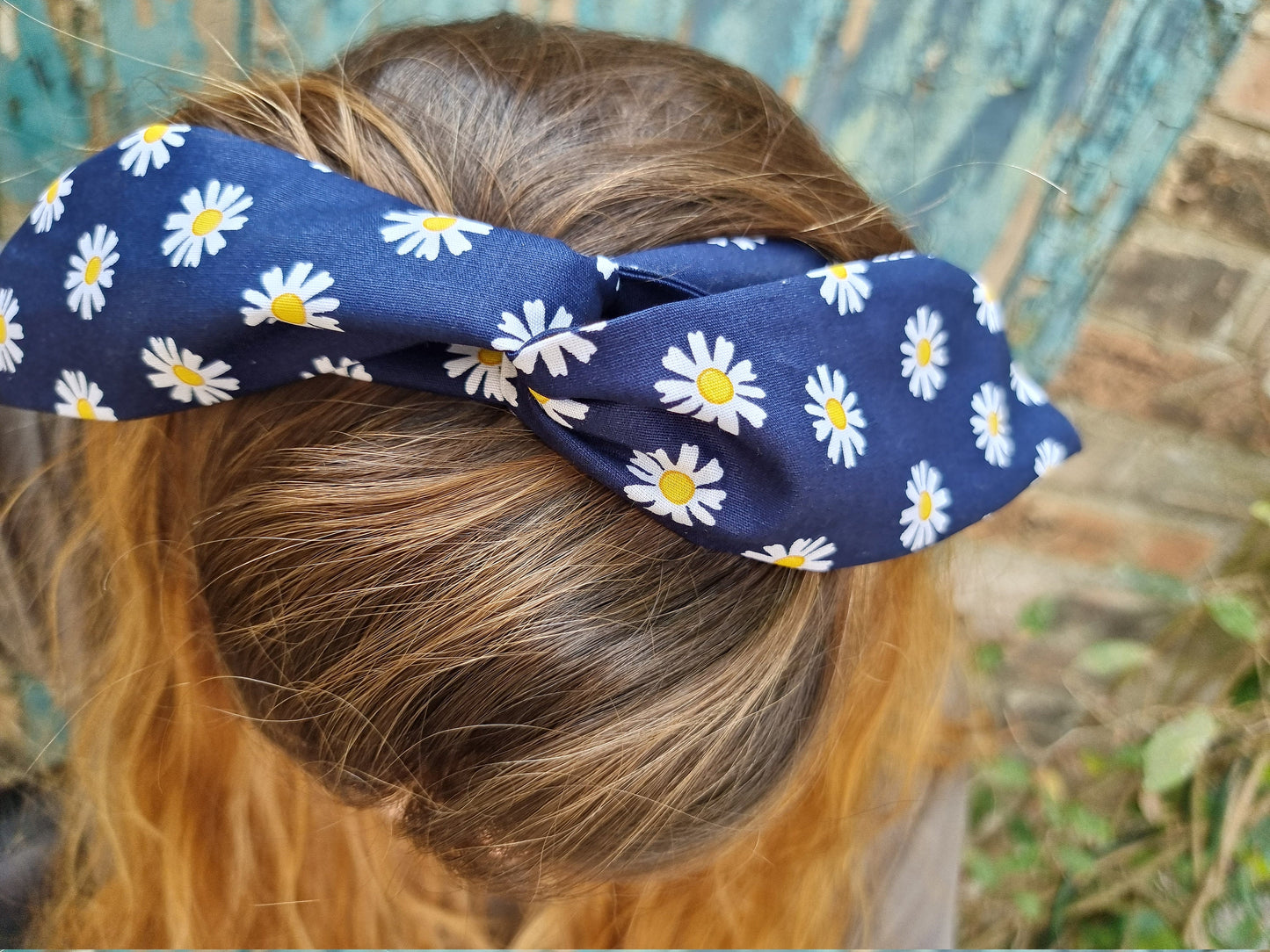 Navy Scattered Daisies Wired Headband