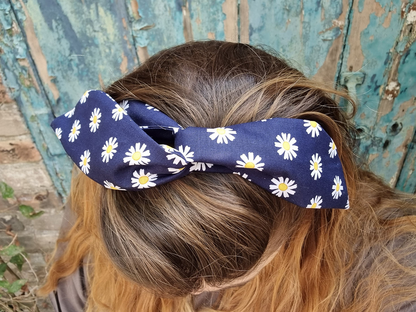 Navy Scattered Daisies Wired Headband