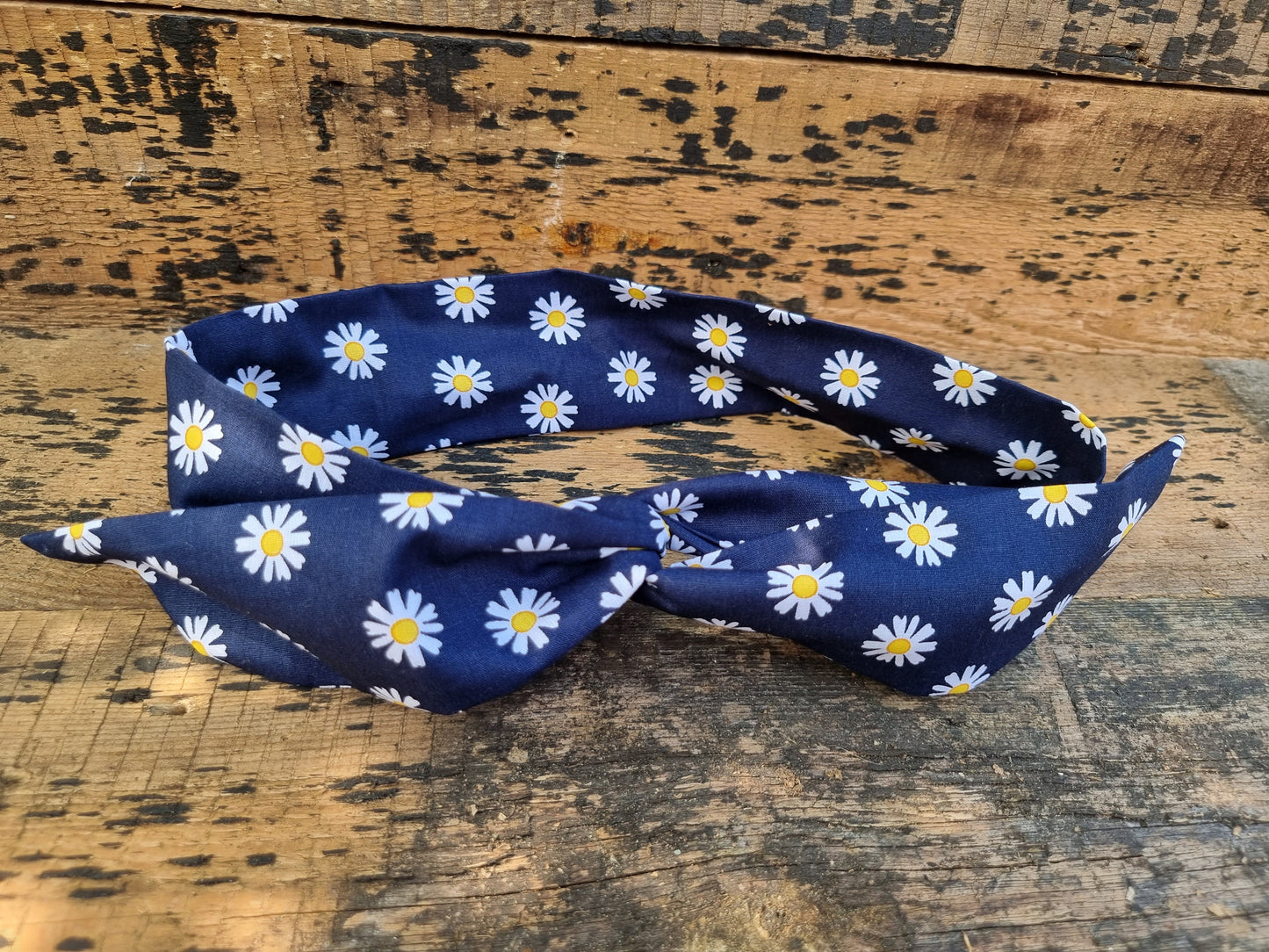 Navy Scattered Daisies Wired Headband